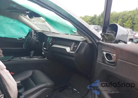 2018 Volvo Xc60 T5 Momentum из США, поврежденный, VIN LYV102RK5JB106114